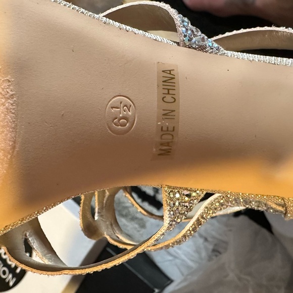 Gorgeous Gold Blinged Heels 👠 - Picture 6 of 6